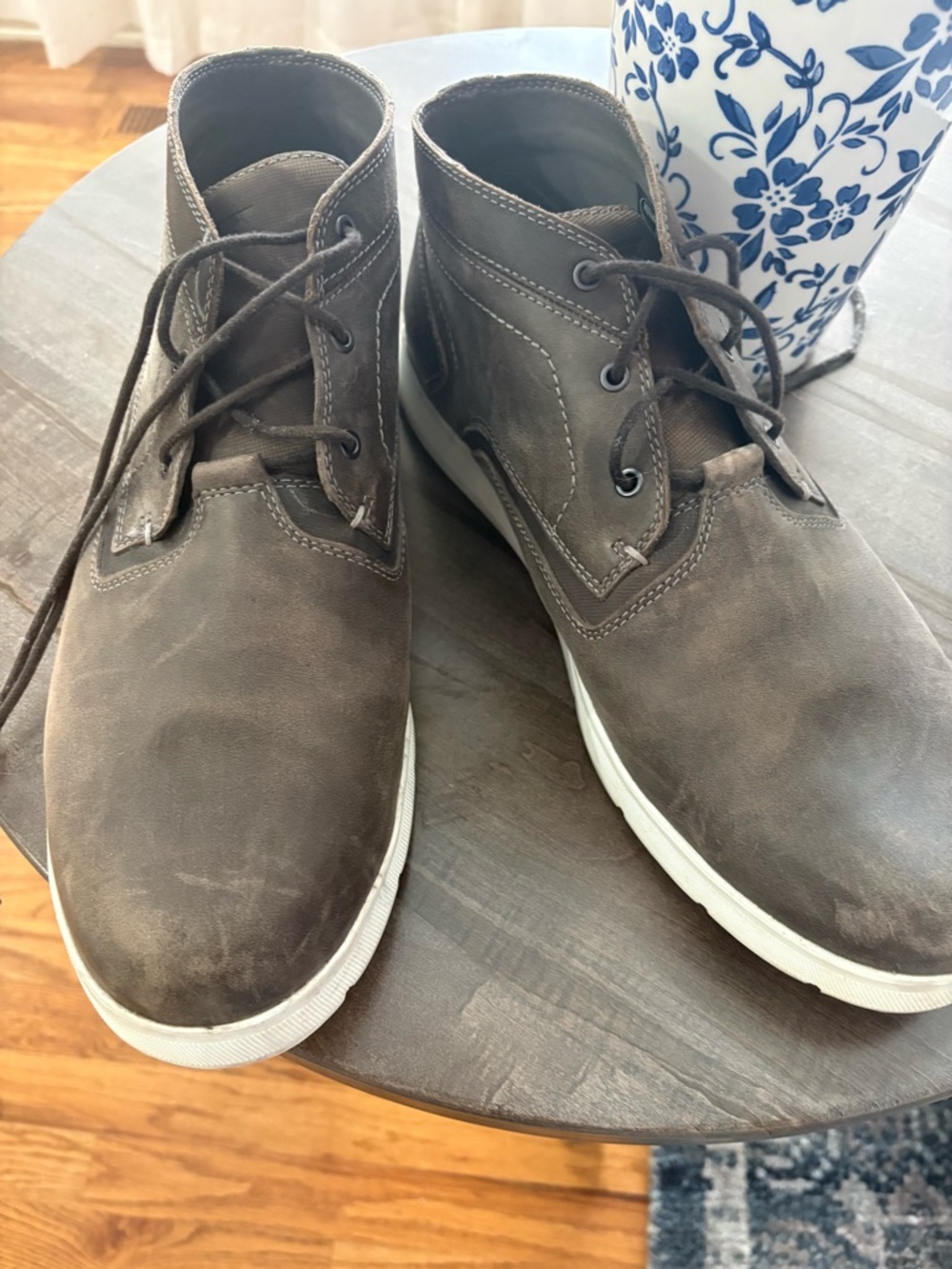 Astr Men's Brown Chukka Boots with White Outsole